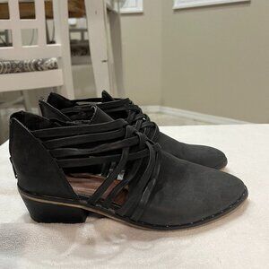 Mauries Black Heels